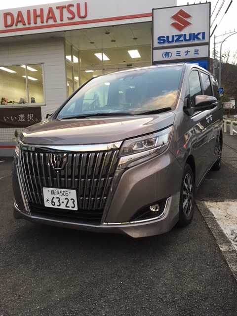 １/１２（金）・１３（土）・１４日（日）の３日間、当店オリジナルTOYOTAミニバンキャンペーン実施中！
当店で期間中にTOYOTAのミニバンをご成約いただきますとカーナビもしくはリア席モニターをプレゼントさせて頂きます。

試乗車としてエスクァイアをご用意しております。


